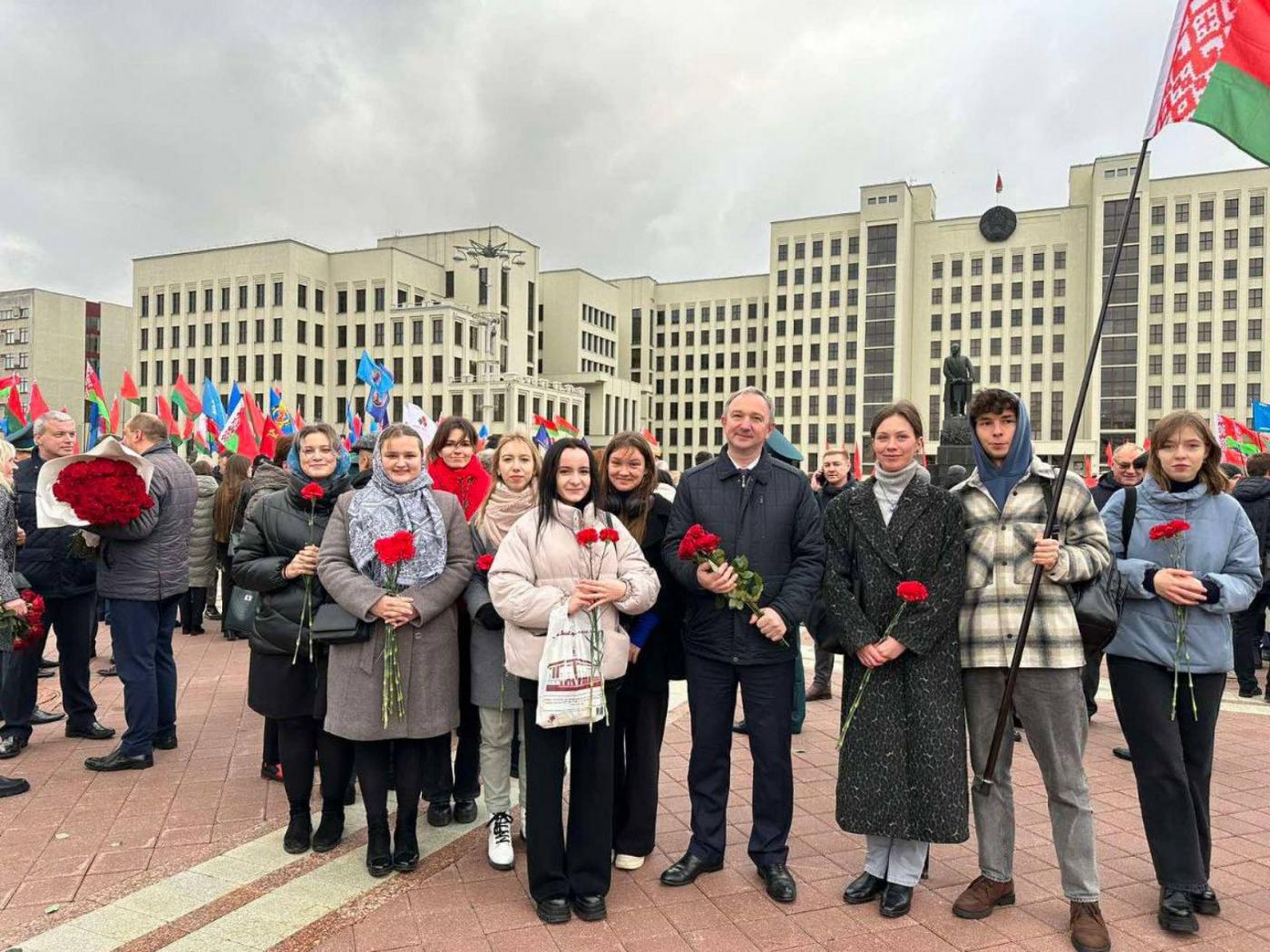 Студенты и работники БНТУ приняли участие в митинге, посвященном Дню Октябрьской революции